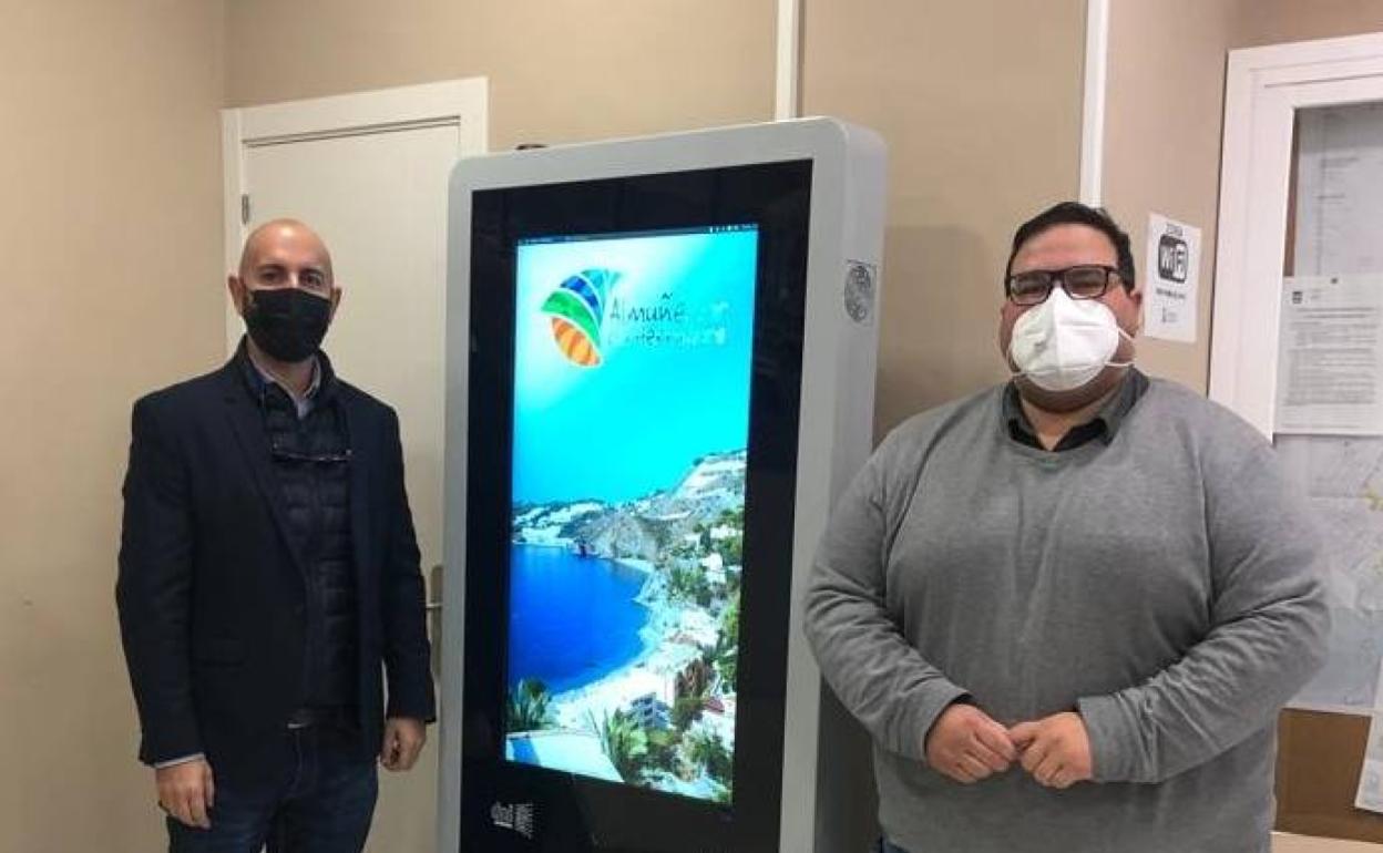 Almuñécar and La Herradura install tourist information totems