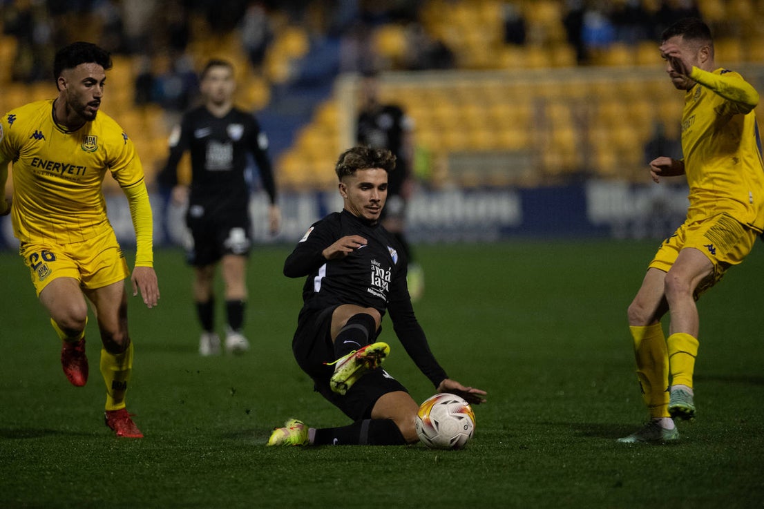 Malaga won away from home for the first time this season on Monday (3 January)