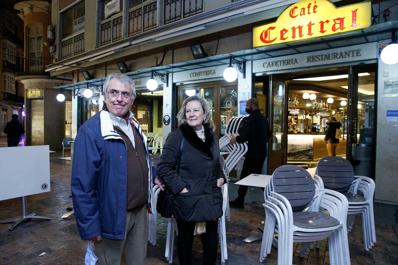 The emblematic establishment lowers its shutters for the last time after a century of trade in the city centre.