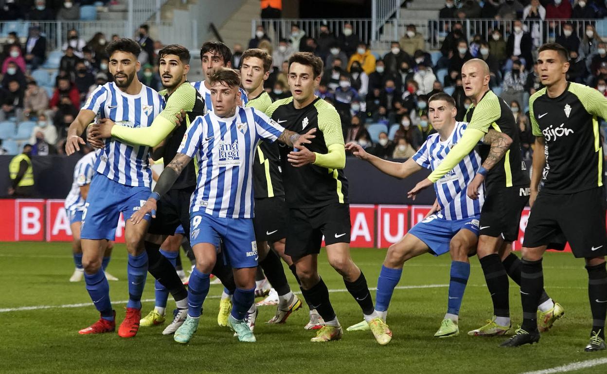 Malaga players during a corner kick against Sporting Gijón. 
