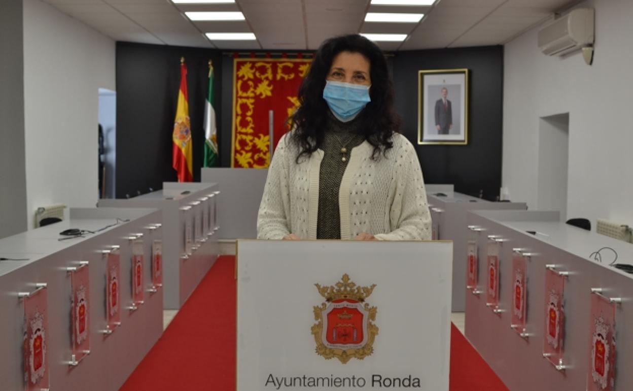 The deputy mayor of Ronda allegedly sacked an advisor after he failed to pay her brother a portion of his salary