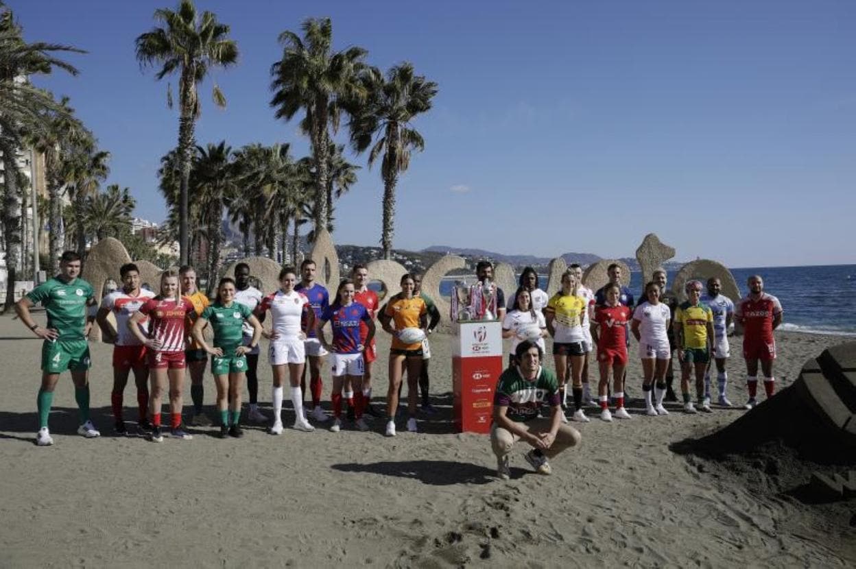 Team captains pose on the Malagueta beach at the World Rugby Sevens Series' presentation. 