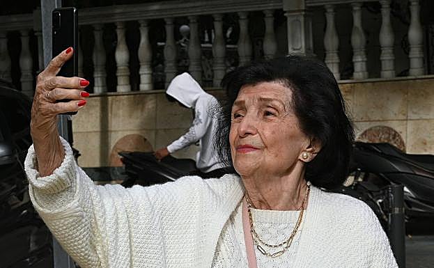 Teresa isn’t afraid of modern technology. 