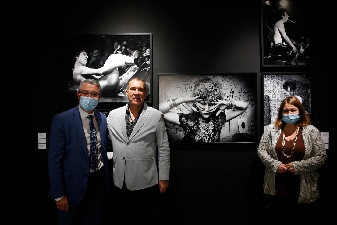 Photos of The Clash, The Slits, Billy Idol and The Ramones revive the wildest, music of the 70s and 80s through the lens of Michael Grecco 