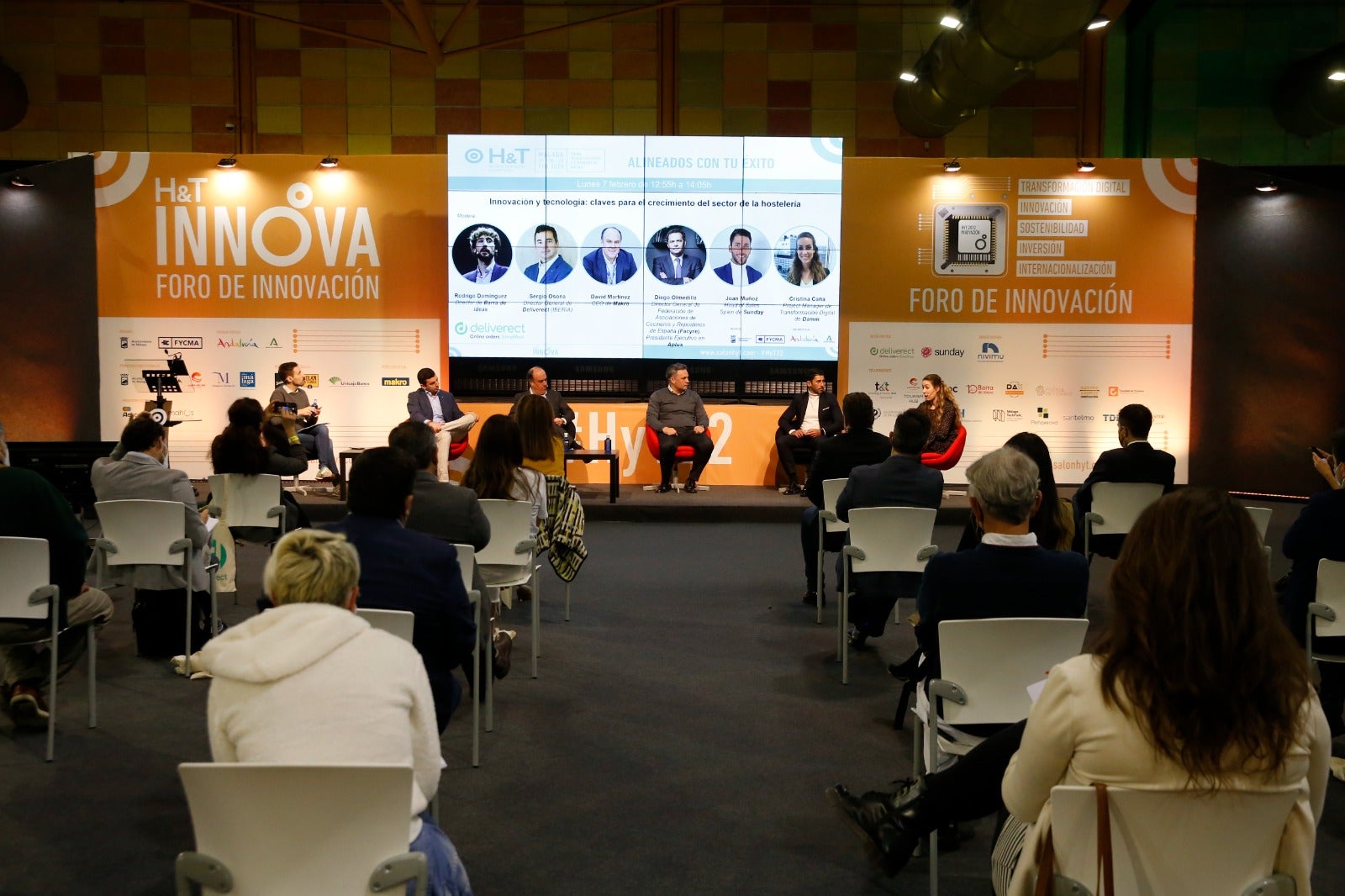 Imagen secundaria 2 - Over 250 companies attended the event