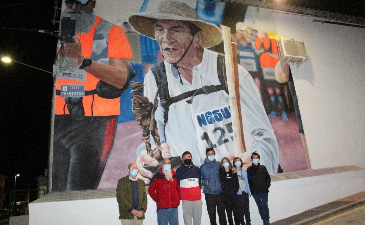 Super Paco’s family attended the unveiling of the new mural. 