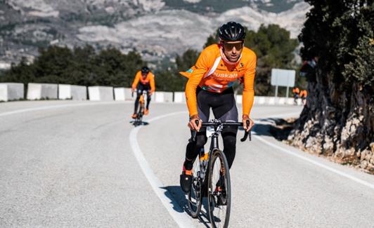 Marbella's Luis Ángel Maté during a cycling stage. 