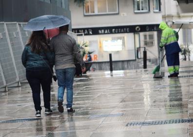 Imagen secundaria 1 - Malaga’s reservoir levels start to rise after heavy overnight rain and some areas see snow
