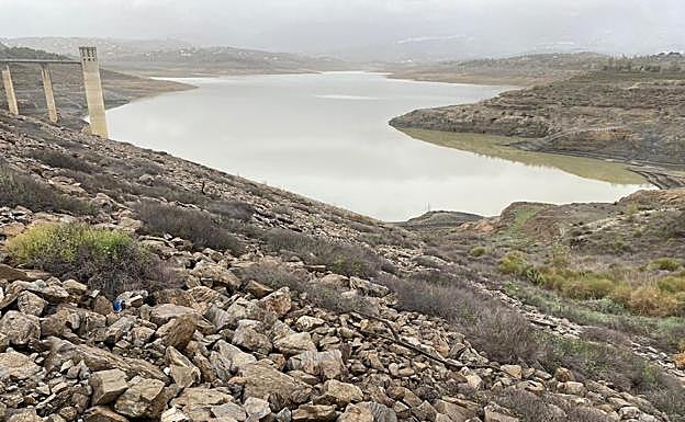 La Viñuela reservoir shows signs of recovery following heavy rainfall in the Axarquía