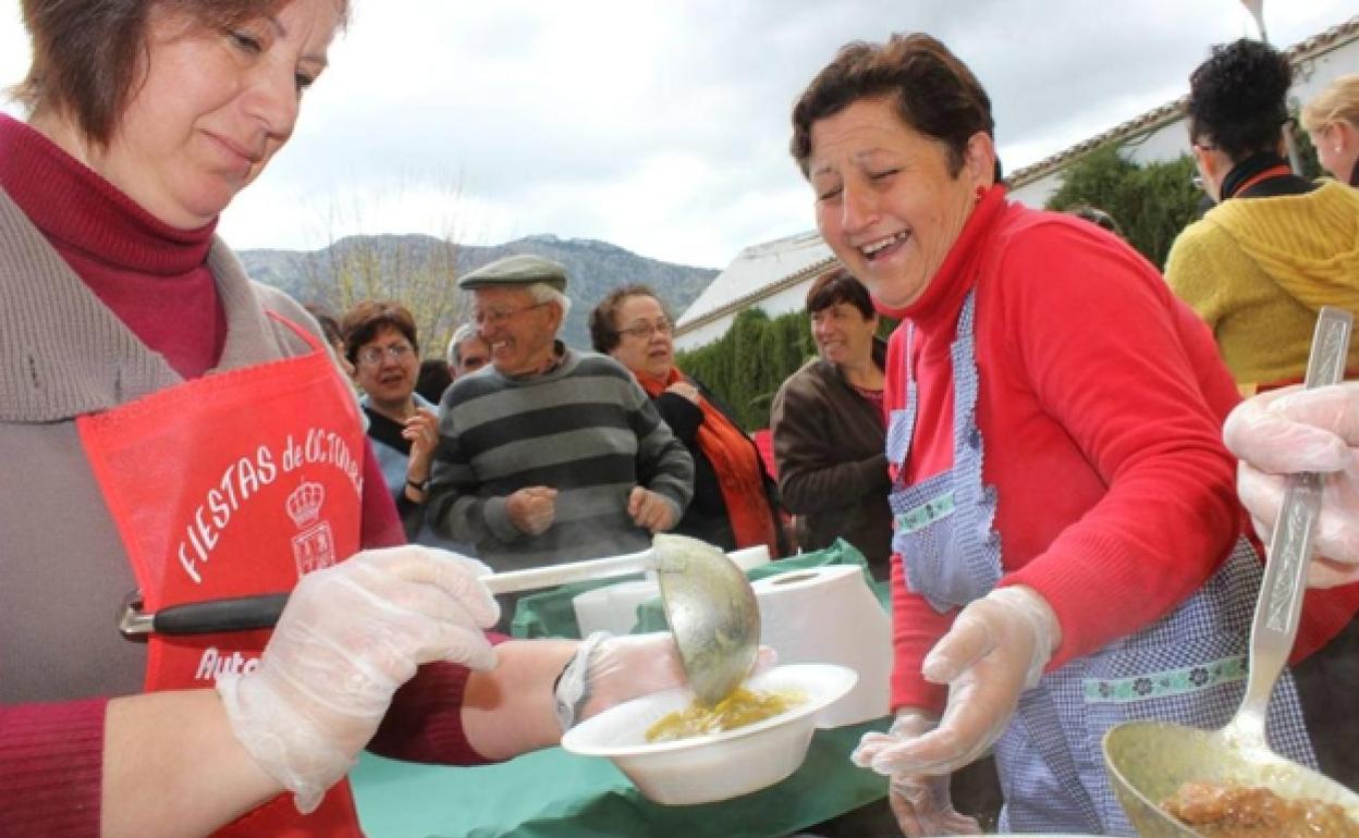 Tagarnina stew being served at a previous festival. 