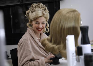 Imagen secundaria 1 - Behind the scenes with Banderas