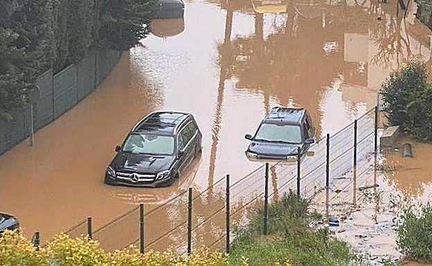 The heavy rain in recent days have caused the flooding of Calle Aries in Nueva Andalucia.