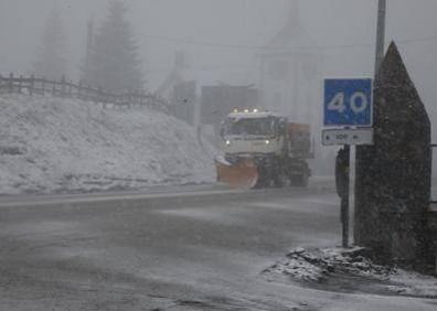 Imagen secundaria 1 - Snow and wintry weather has returned to parts of Spain with a vengeance