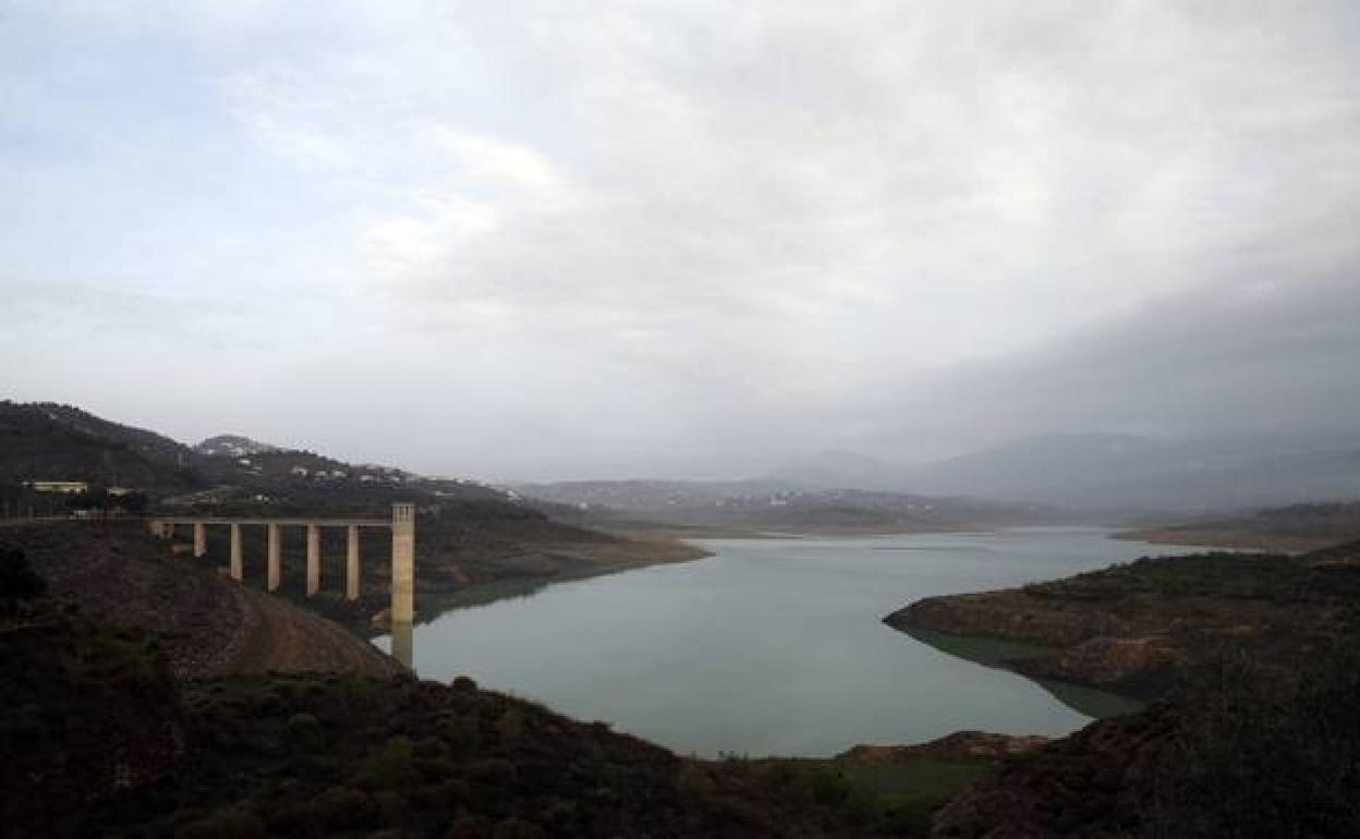 The water level in La Viñuela reservoir is still very low. 