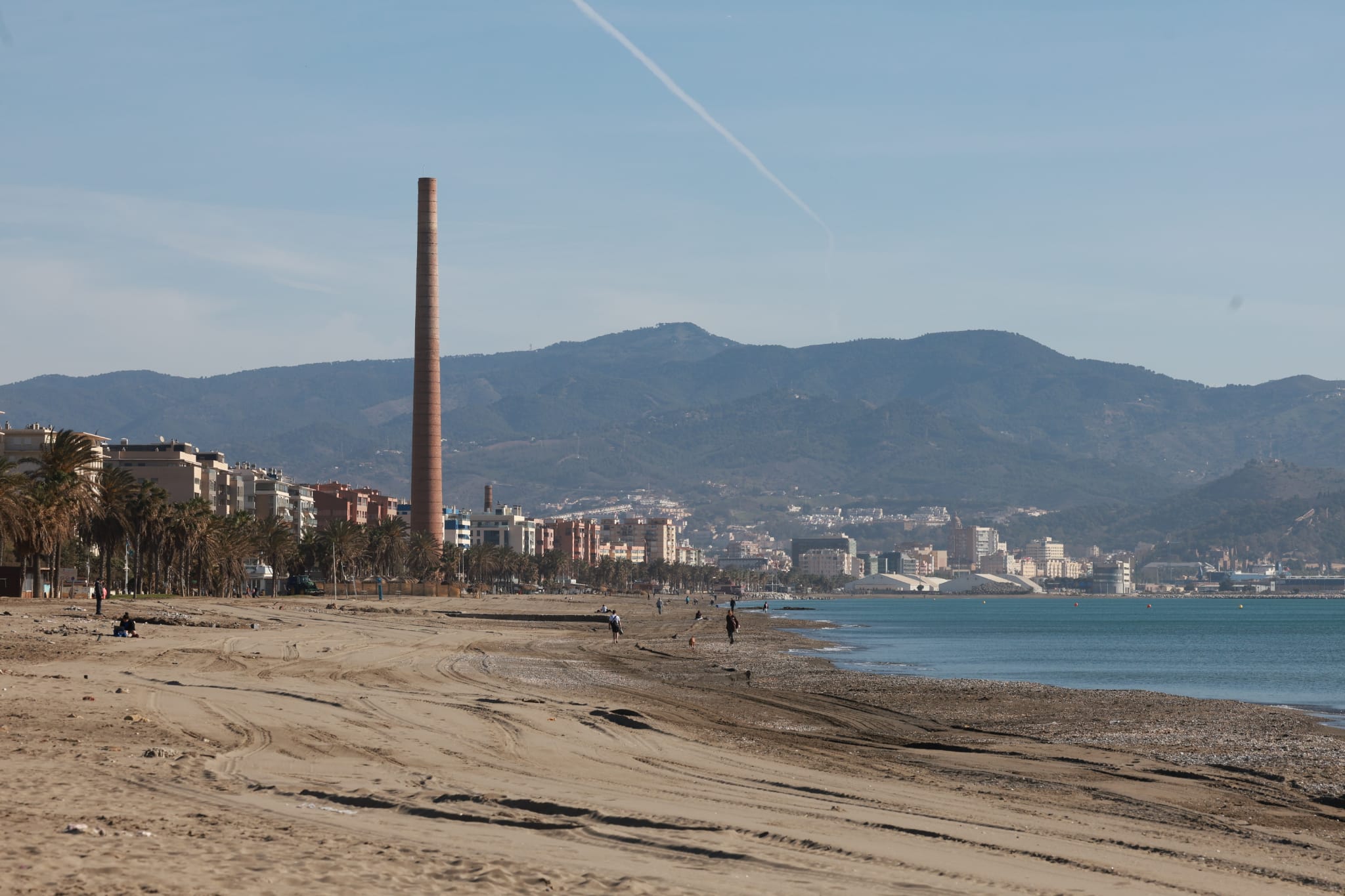 Working against the clock on the Huelin and La Malagueta beaches in Malaga city, and also on the beaches of Torremolinos