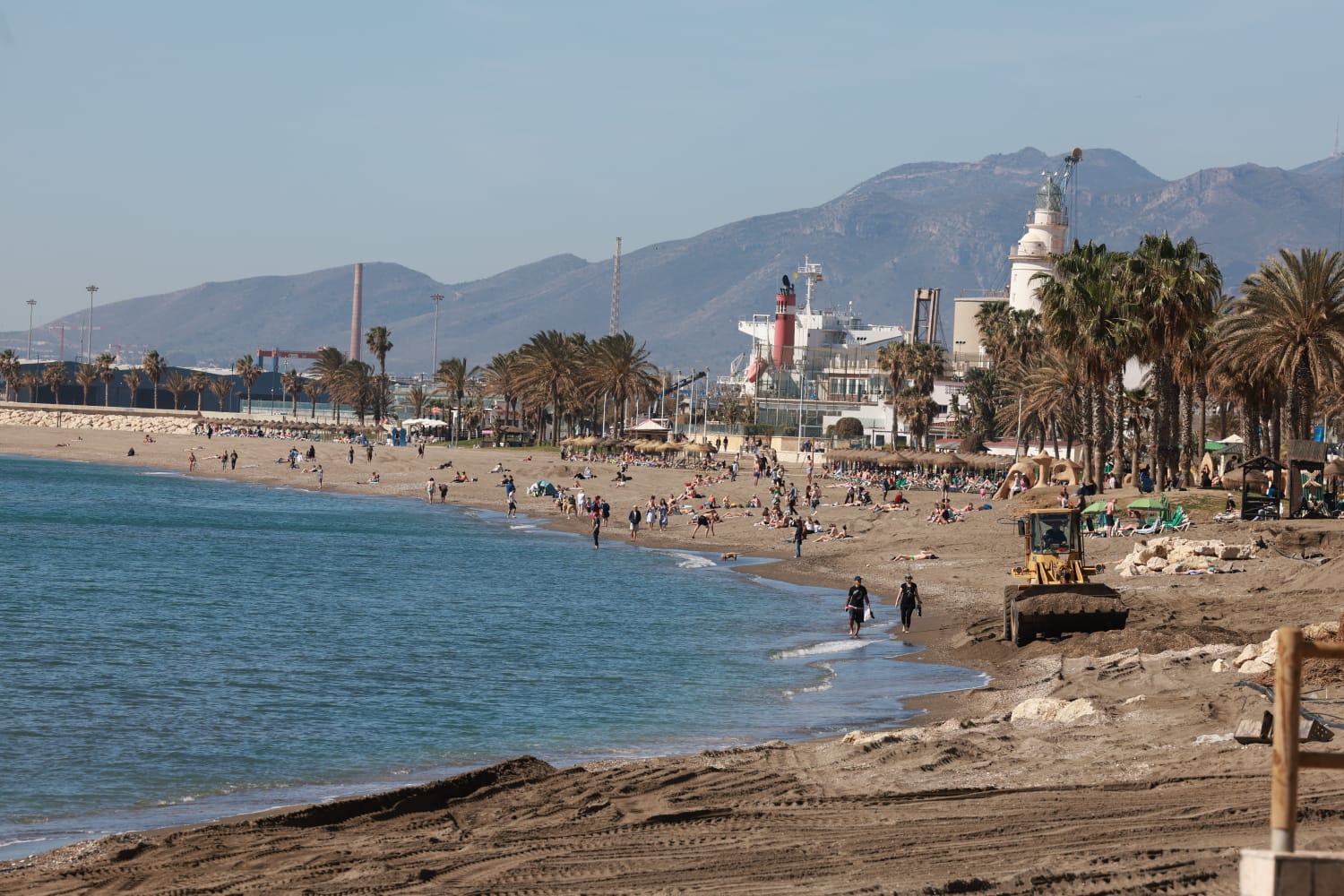 Working against the clock on the Huelin and La Malagueta beaches in Malaga city, and also on the beaches of Torremolinos