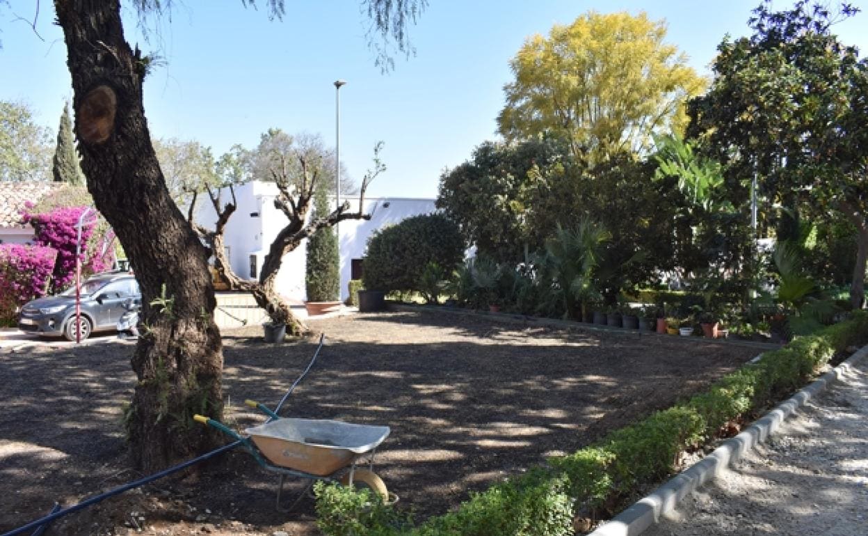 The land is prepared for the new gardens in El Portón in Alhaurín de la Torre. 