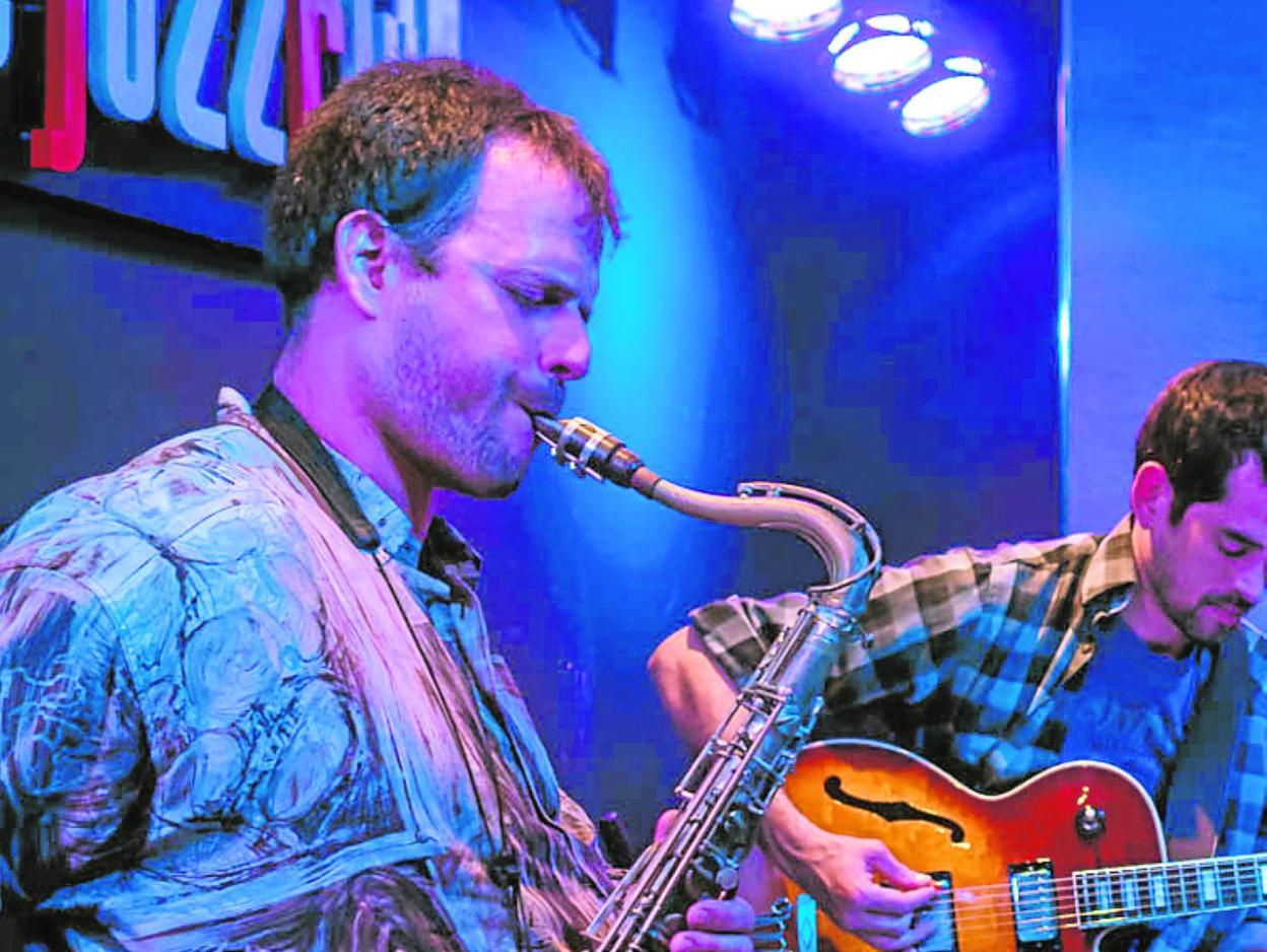 Renowned musician Enrique Oliver will perform in Torremolinos. 