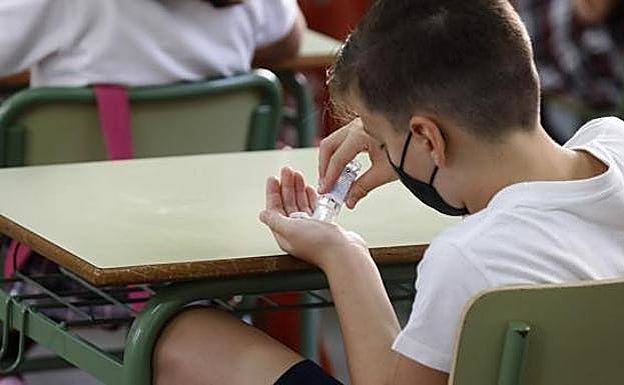 Schools wait for instructions from the Junta before lifting the coronavirus face mask rule