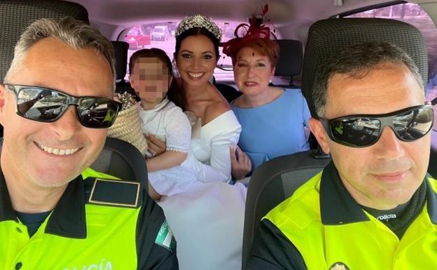 Jose and Dani together with the bride and her relatives.