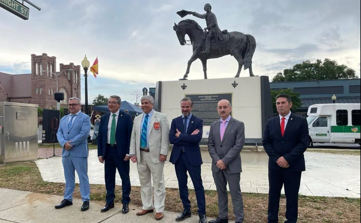 American and Spanish representatives in front of the statue of Bernardo de Gálvez in Pensacola 