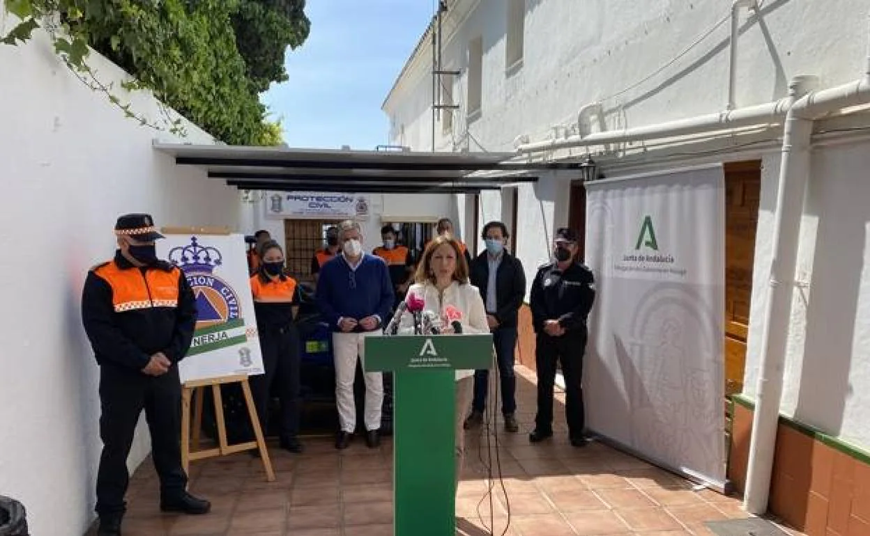 Patricia Navarro giving a press statement outside the current premises on Calle Carrebeo in April 