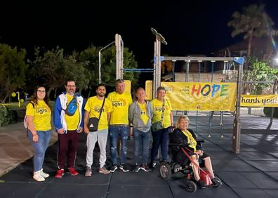 Imagen secundaria 1 - Different group taking part in the Darkness into Light walks across the Costa del Sol and Gibraltar. 