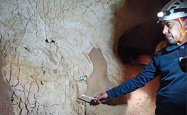 The team investigating the art 