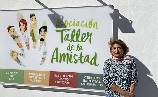 Gloria Matutano outside the association's current building last November 