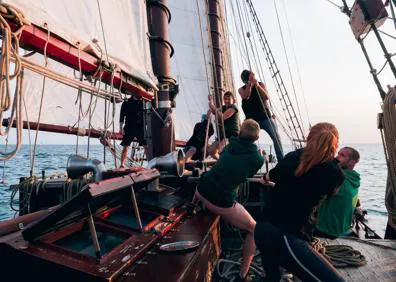 Imagen secundaria 1 - Historic training ship sails into Malaga to open its decks to the public