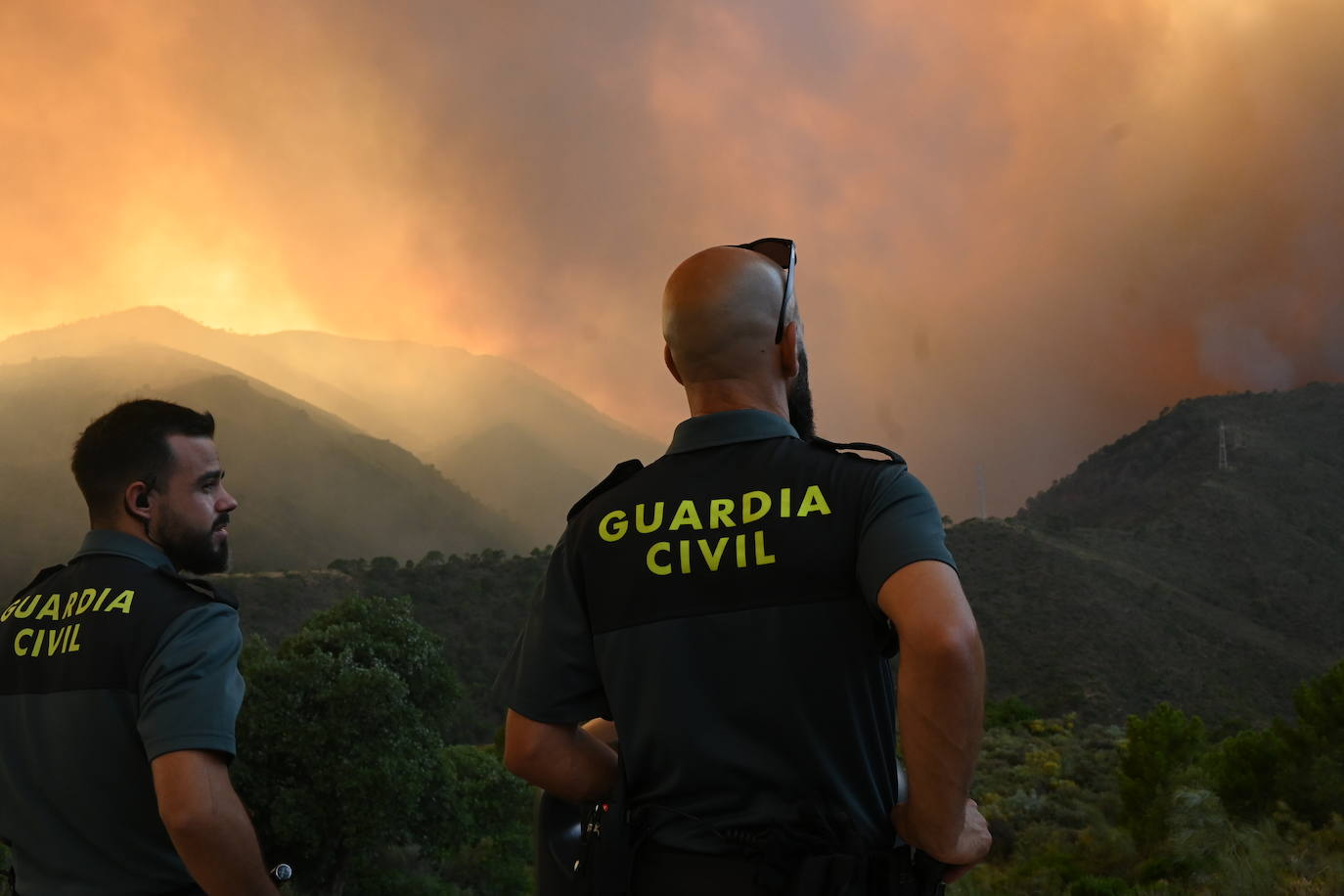 The flames were visible from several points in Malaga province.
