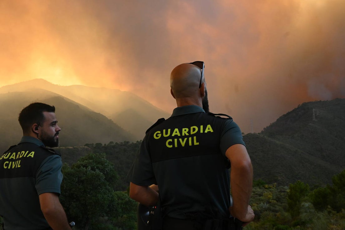 The flames were visible from several points in Malaga province.