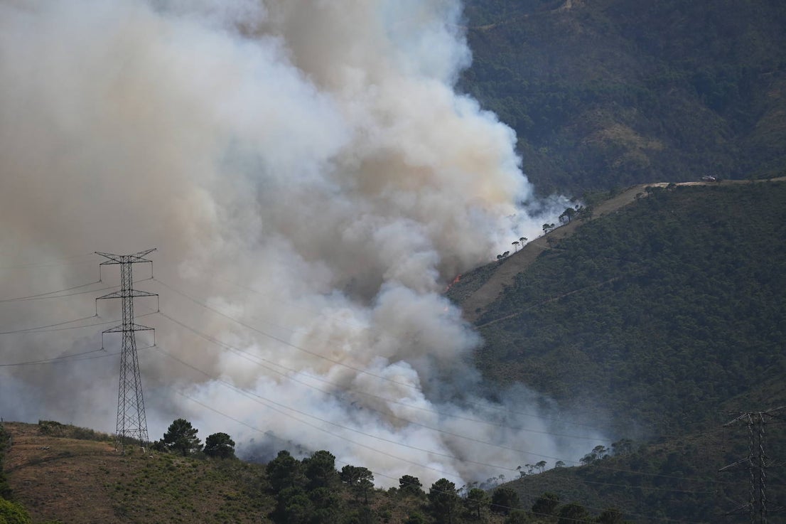 The flames were visible from several points in Malaga province.
