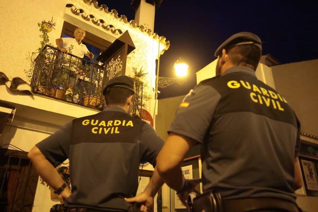 The flames were visible from several points in Malaga province.