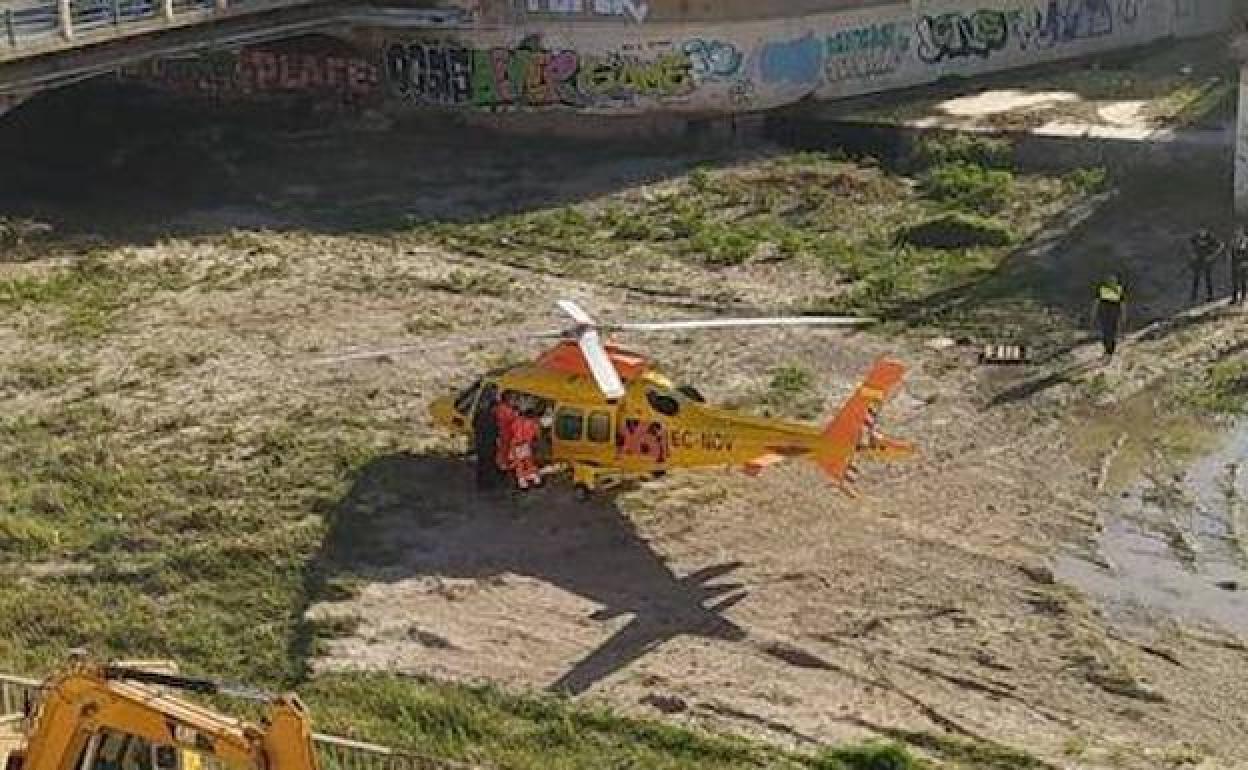 The child was rushed to hospital by helicopter. 