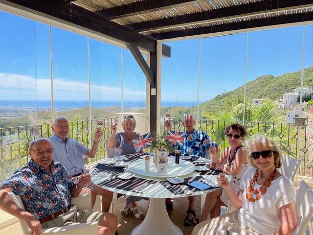 Patriotic friends. A small but patriotic group of friends got together to celebrate the Queen’s 70th Jubilee last weekend at Benahavís Hills.