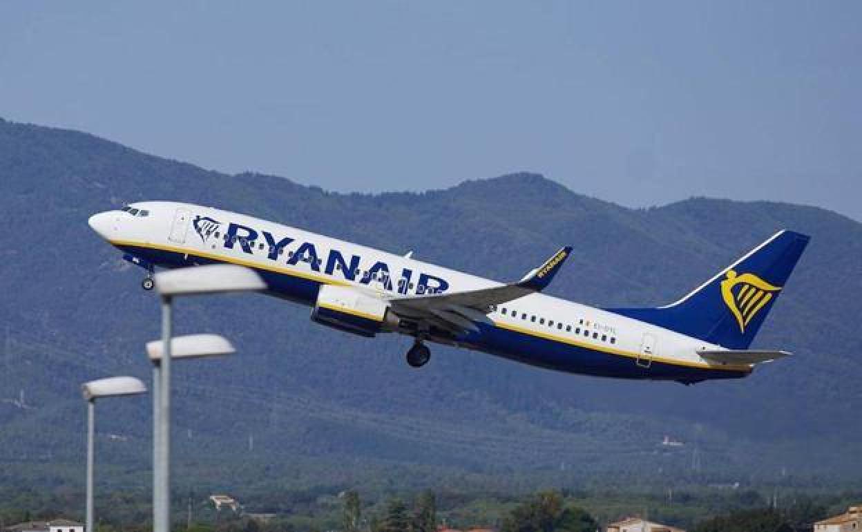 Passengers hit by Ryanair strike action in Spain could be entitled to at least 250 euros in compensation, says consumers association