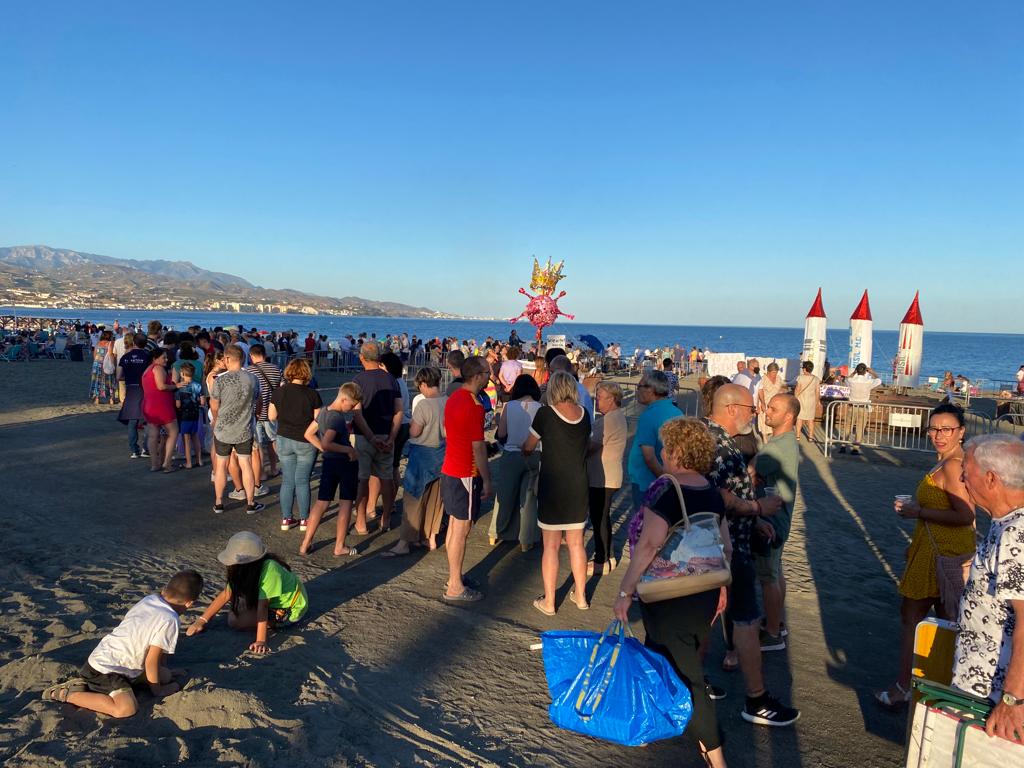 From Manilva to Maro, groups of families and friends celebrated the shortest night of the year around the bonfire.