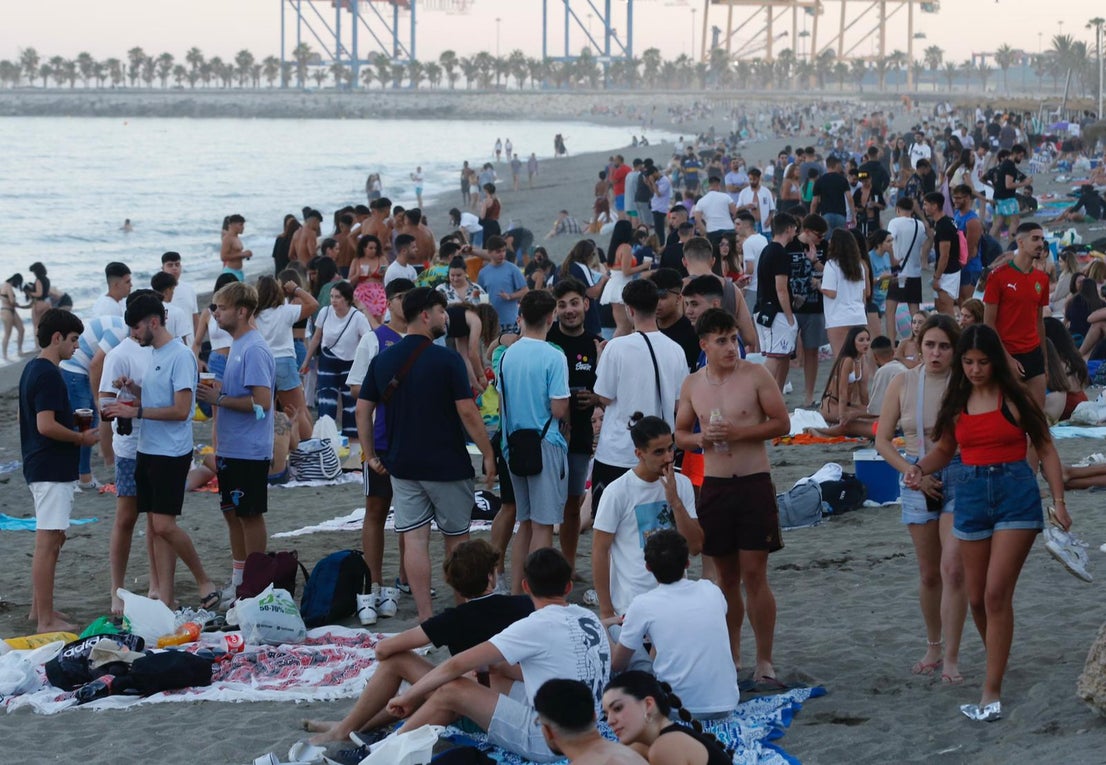 From Manilva to Maro, groups of families and friends celebrated the shortest night of the year around the bonfire.