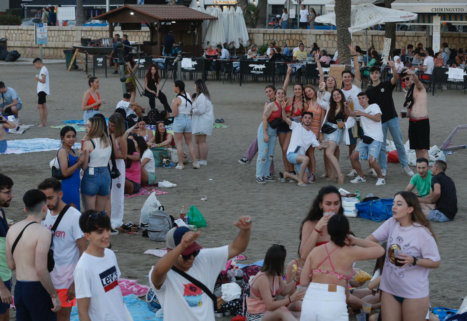 From Manilva to Maro, groups of families and friends celebrated the shortest night of the year around the bonfire.