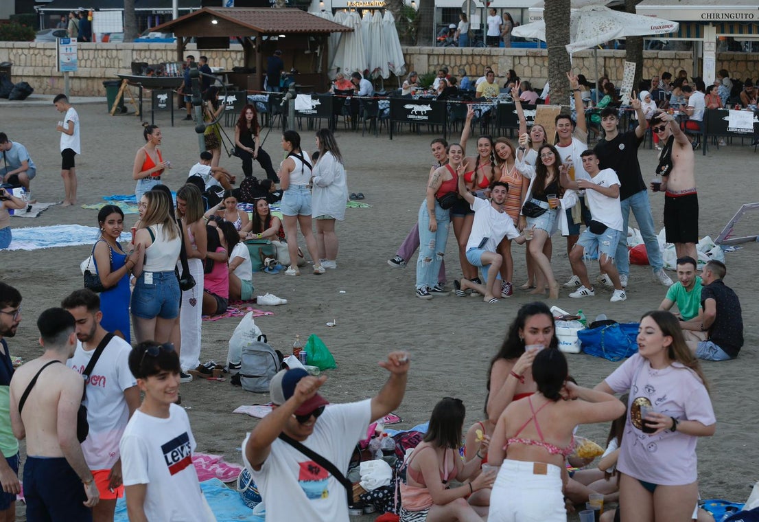 From Manilva to Maro, groups of families and friends celebrated the shortest night of the year around the bonfire.