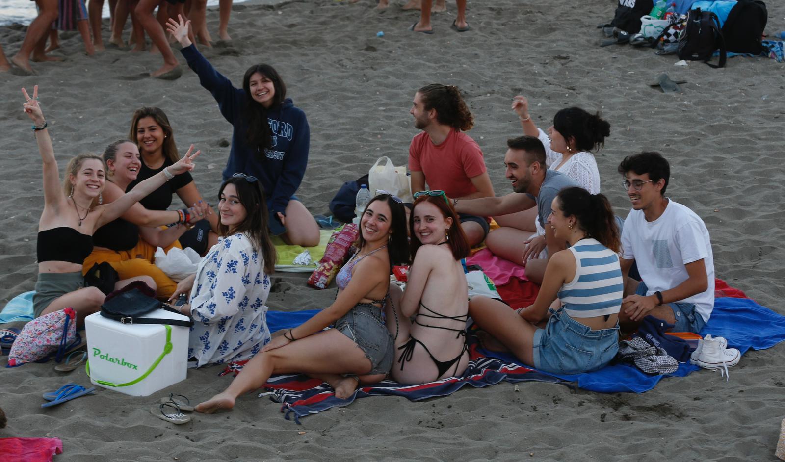 From Manilva to Maro, groups of families and friends celebrated the shortest night of the year around the bonfire.