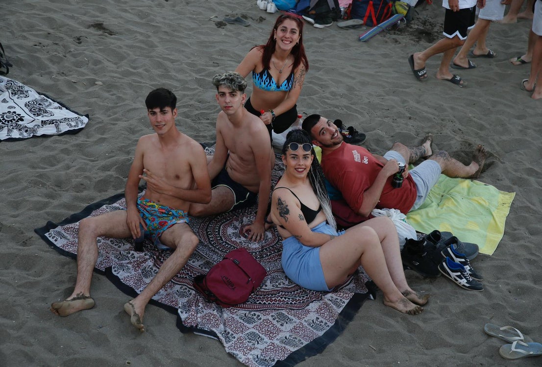 From Manilva to Maro, groups of families and friends celebrated the shortest night of the year around the bonfire.