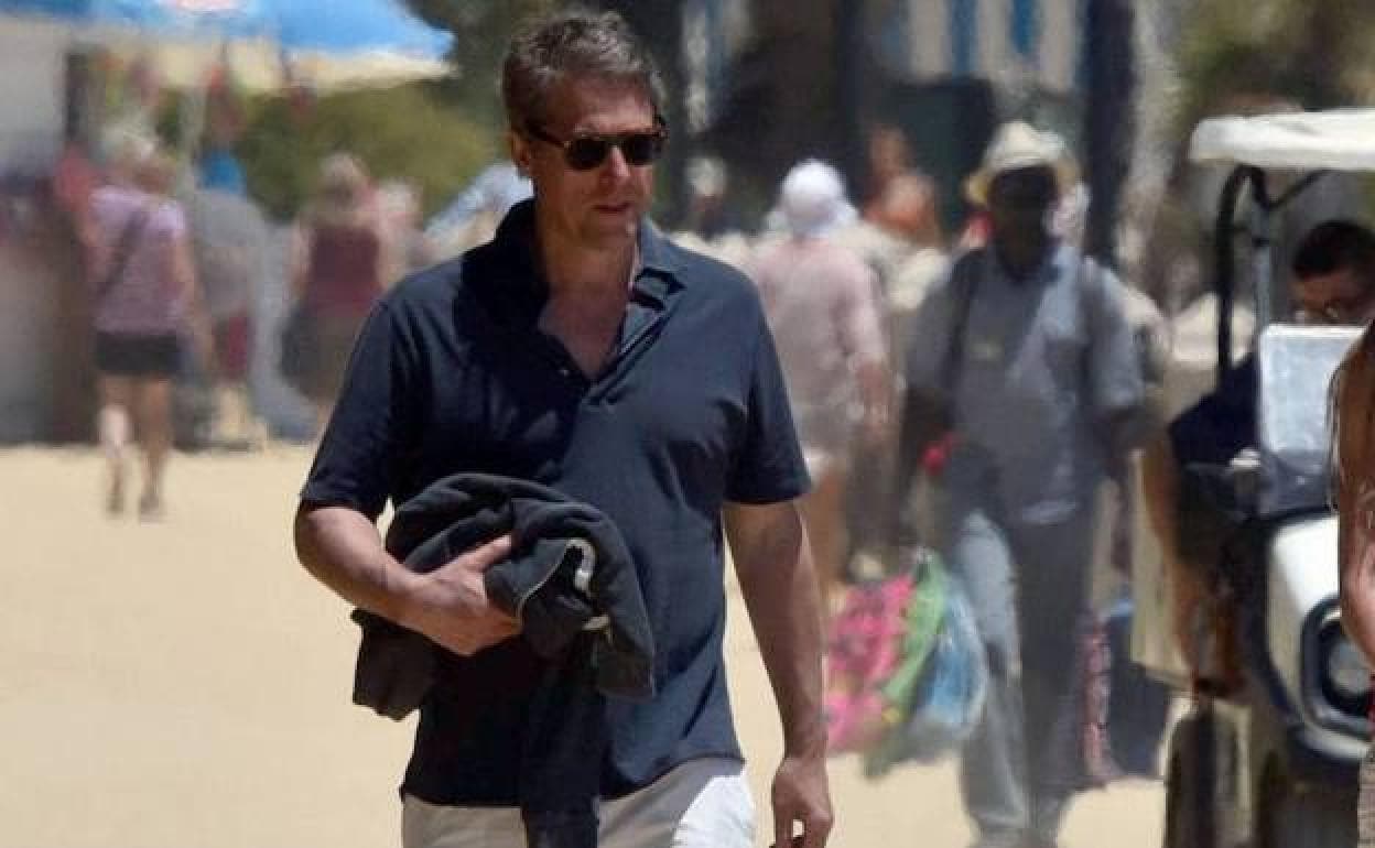 Hugh Grant on holiday in Marbella in 2016. 