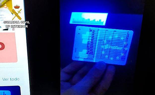 Eight arrested for selling fake driving licences to people in 16 Spanish provinces