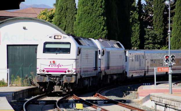 Ronda rail services grind to a halt after freight train derailment in the middle of the night 