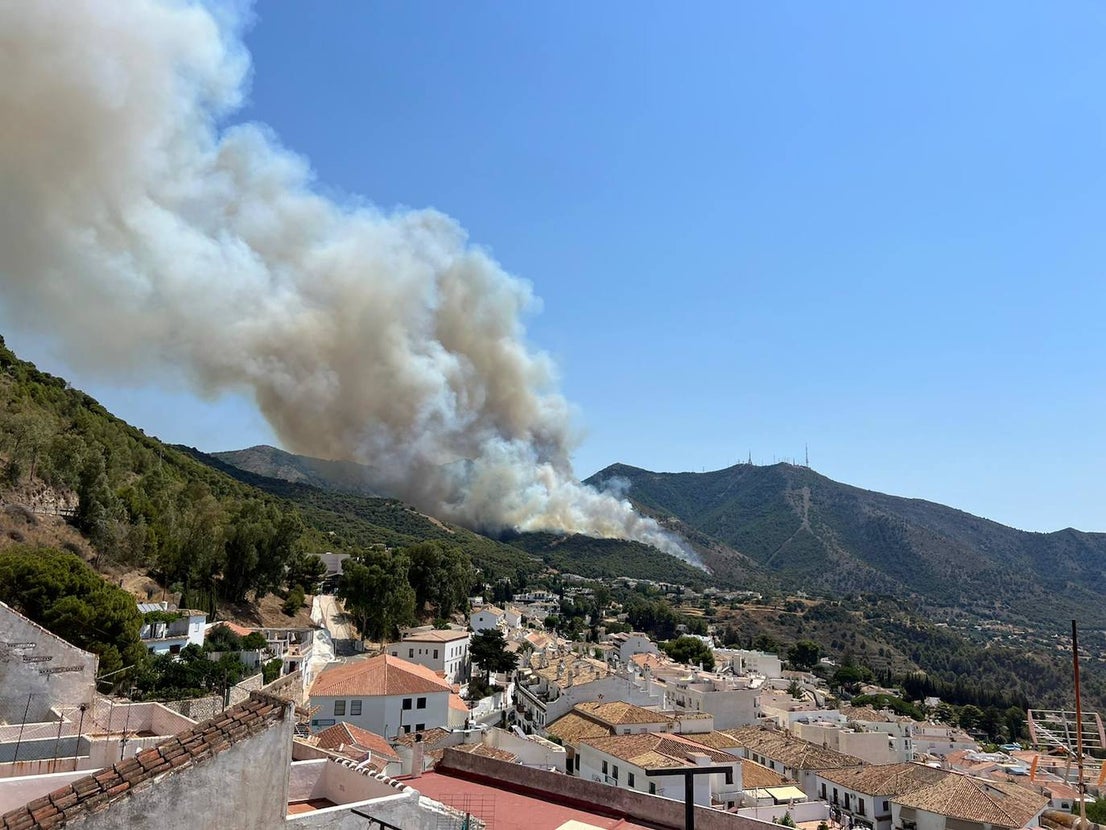 The column of smoke can be seen from practically the entire western Costa del Sol, and even from Malaga city 