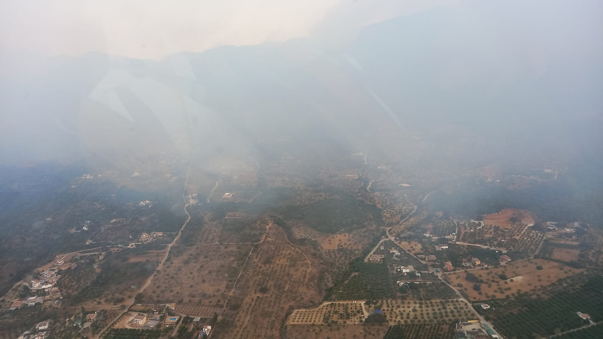 Photograph of the Alhaurín el Grande fire, as seen from the air.