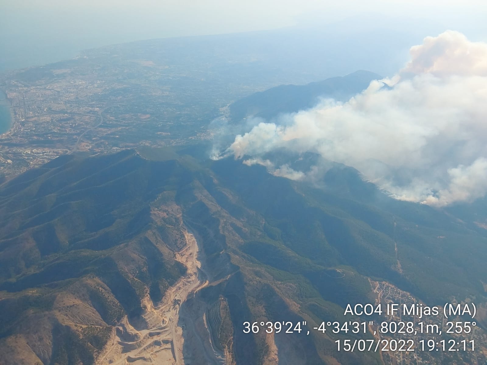 Photograph of the Alhaurín el Grande fire, as seen from the air.