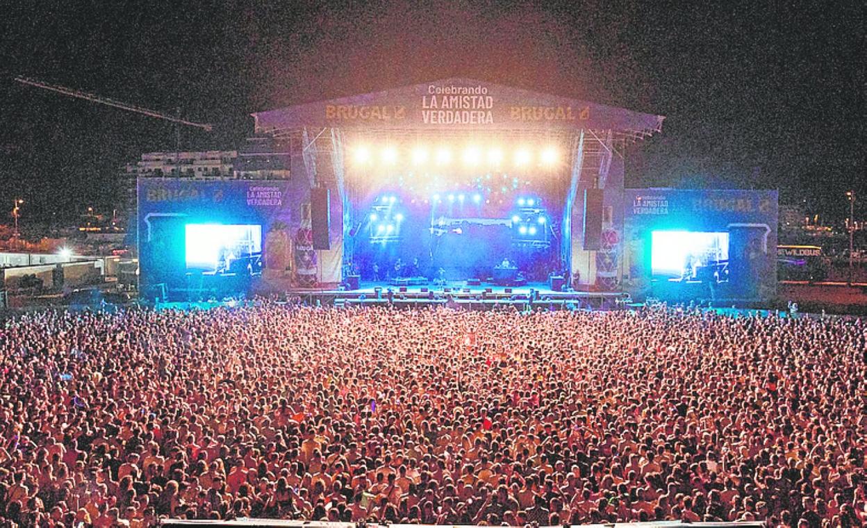 Nicky Jam attracted the biggest crowd of the festival. 